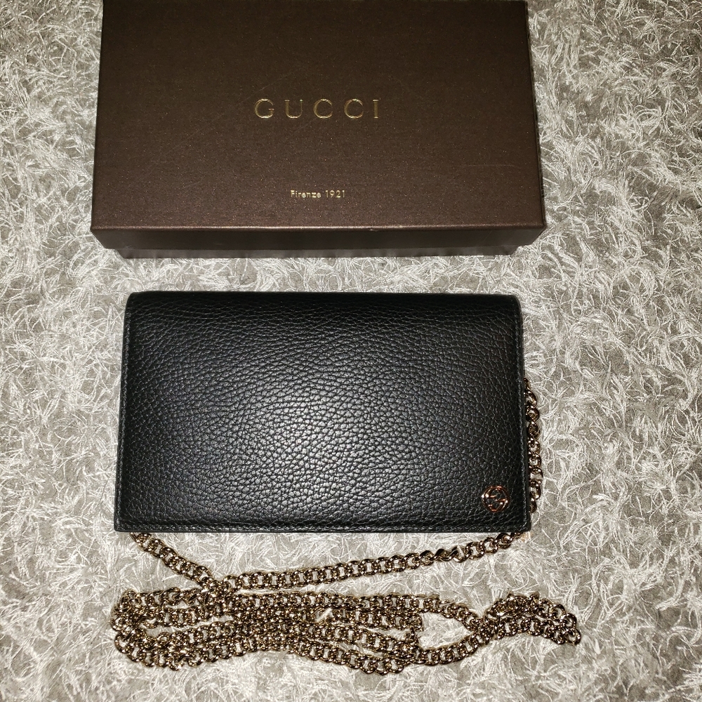 Gucci Black Pebbled Leather Wallet/Cluth W/ Chain